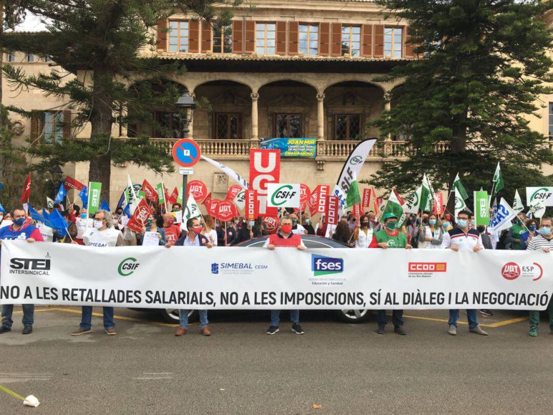 Concentración empleados públicos frente a Consolat de Mar el pasado 16 de noviembre