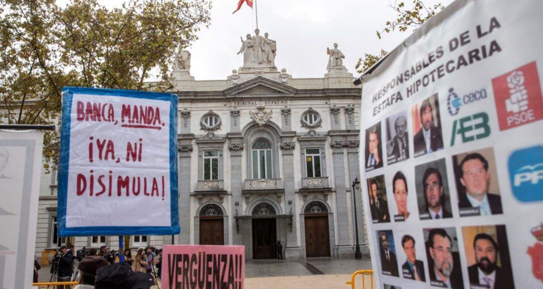 Manifestantes protestan en el Tribunal Supremo tras conocerse el fallo