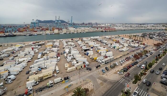 Feriantes ocupan parte del Llano Amarillo
