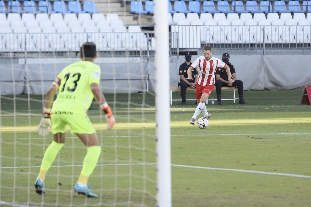 Iván Balliu en el partido contra el Sporting.