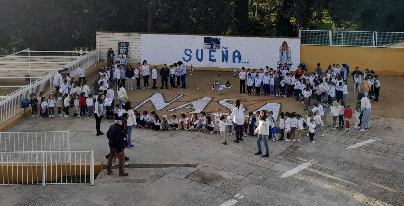 Patio del Colegio público Nuestra Señora del Carmen de Torre de la Reina (Guillena)/H.R.P