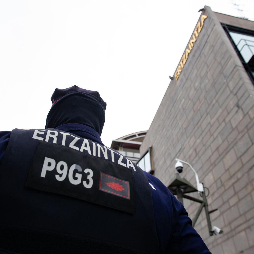 Un ertzaintza en San Sebastián