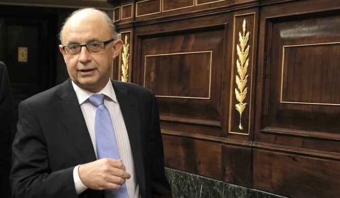 El ministro de Hacienda, Cristóbal Montoro, durante la sesión de control al Ejecutivo en el pleno de la Cámara baja, en la que ha respondido a varias preguntas sobre el &#039;caso Nóos&#039;