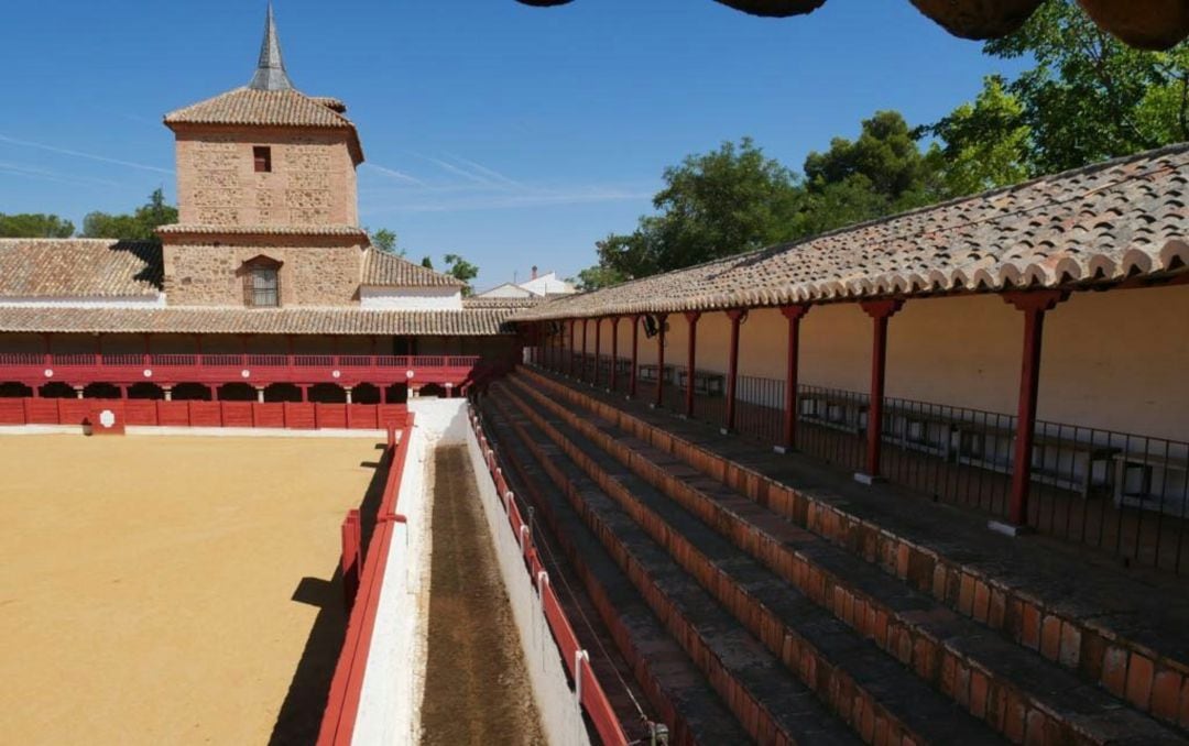 Imagen de archivo de la plaza de toros cuadrada de Santa Cruz de Mudela (Ciudad Real) 