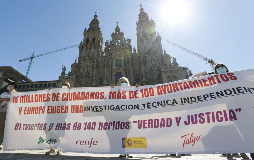 Familiares de víctimas del Alvia vuelven a pedir &quot;verdad&quot; y &quot;justicia&quot; en el séptimo aniversario