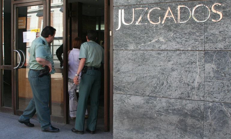 Acceso al edificio de los juzgados de Valladolid