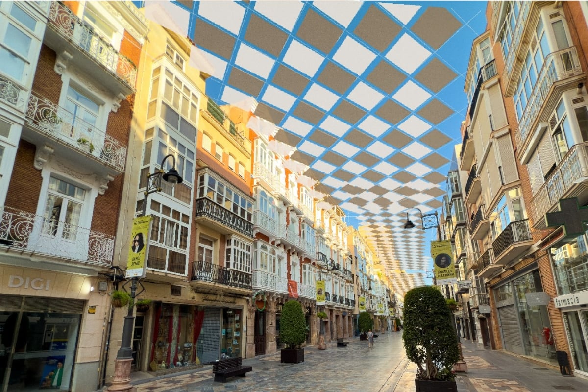 Comienza la instalación del sistema de sombra 'Teselas' en la calle del Carmen