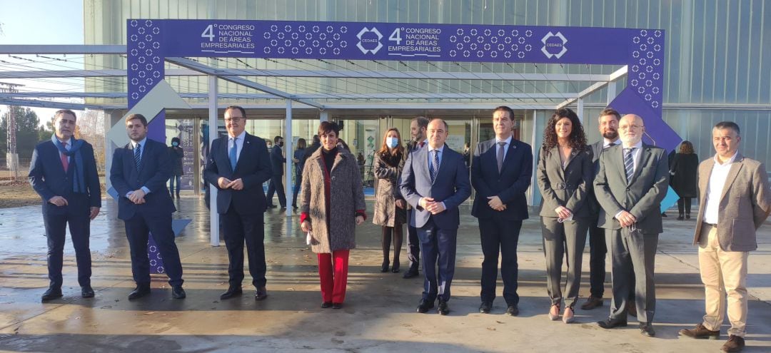 Foto de familia de las autoridades que han inaugurado el congreso