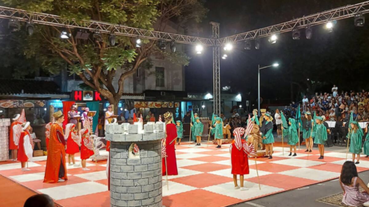 Raquel Violero directora de los Escacs Vivents de Xàbia