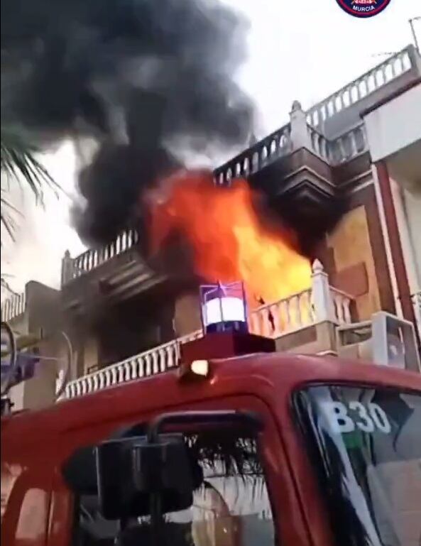 Incendio de una vivienda en Los Dolores, Murcia / Bomberos de Murcia