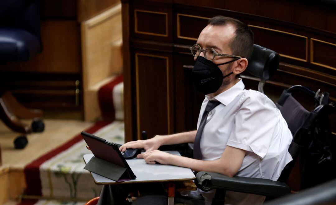 El portavoz de Unidas Podemos, Pablo Echenique, durante el pleno del Congreso de este jueves.