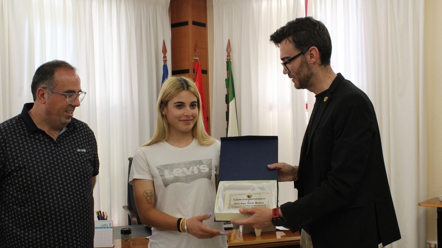 Leyre Toledo recibió el agasajo del alcalde de Novelda