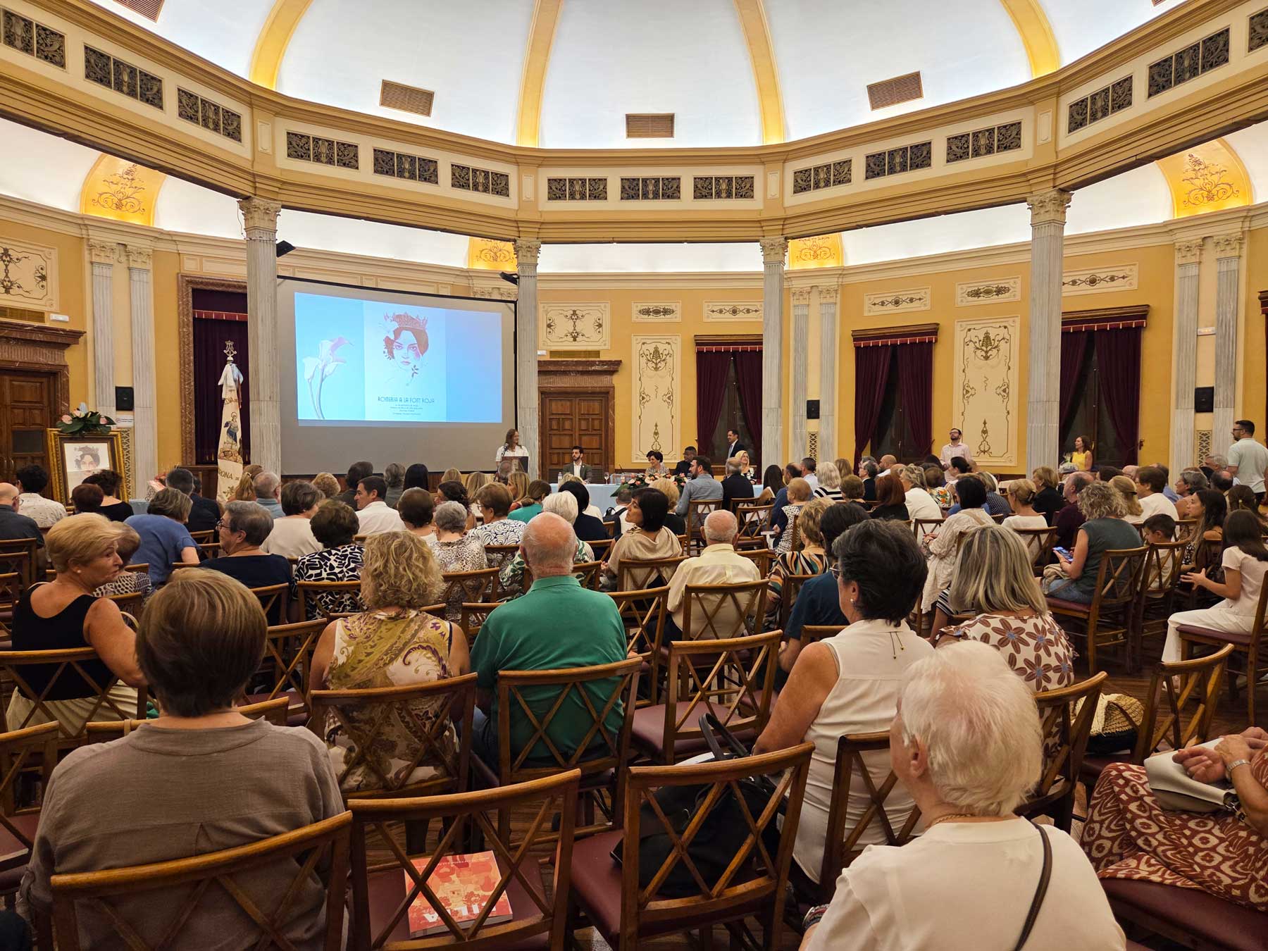 El Salón Rotonda del Círculo Industrial se llenó para asistir a la presentación de la revista Lilia