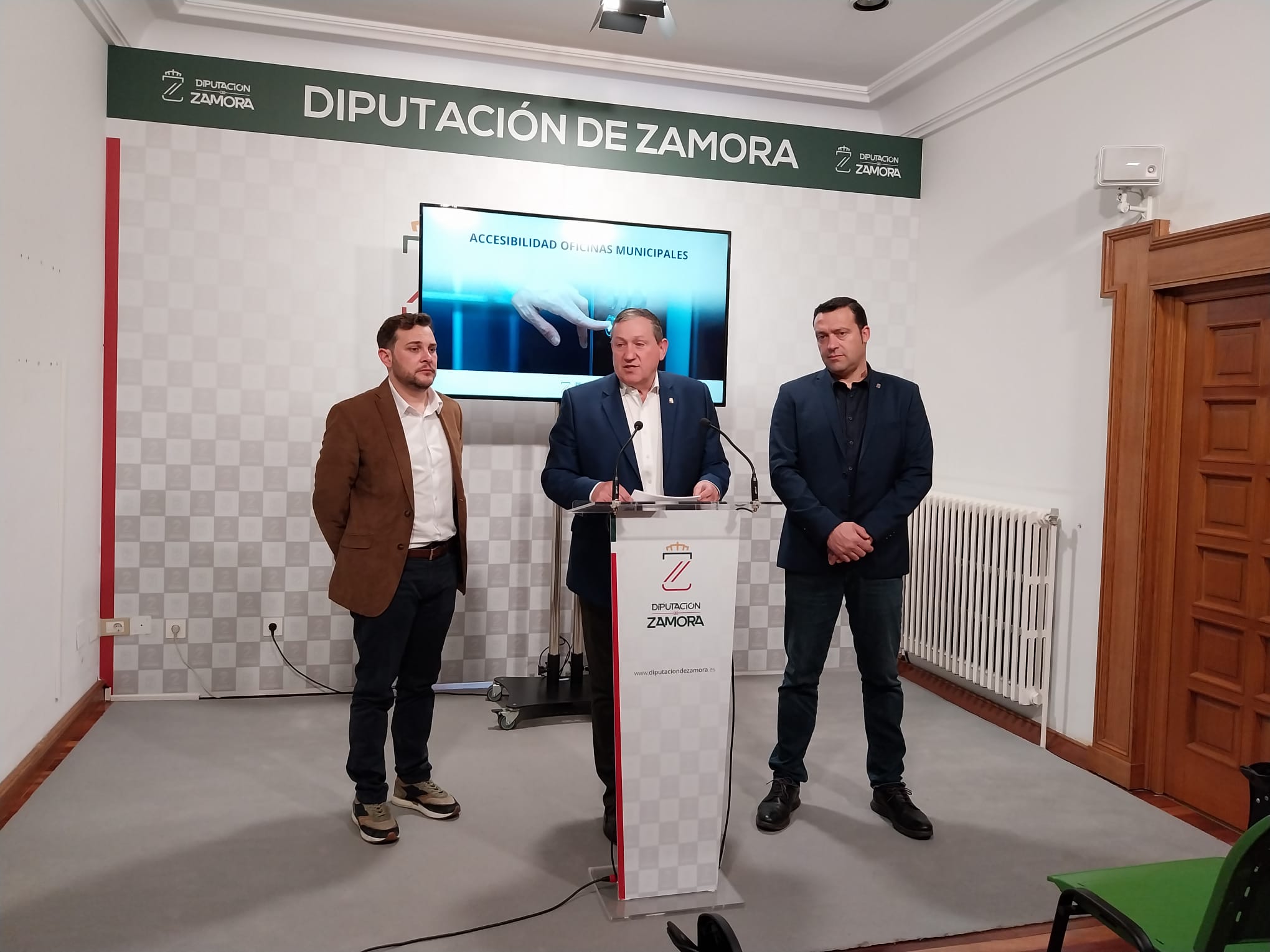 Javier Faúdnez, presidente de la Diputación Provincial, comparece en rueda de prensa tras la junta de gobierno