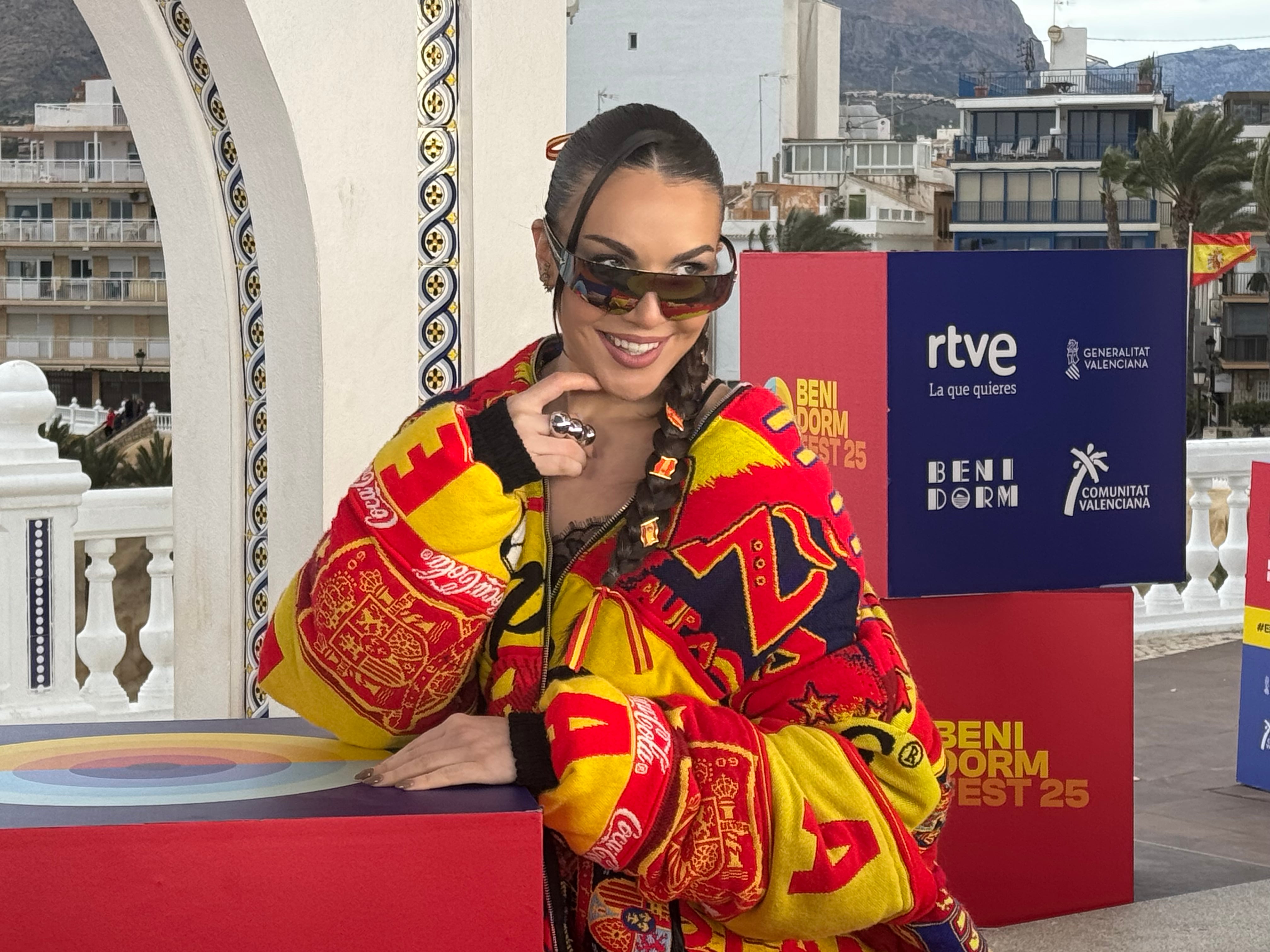 Inés Hernand en la rueda de prensa del Benidorm Fest 2025