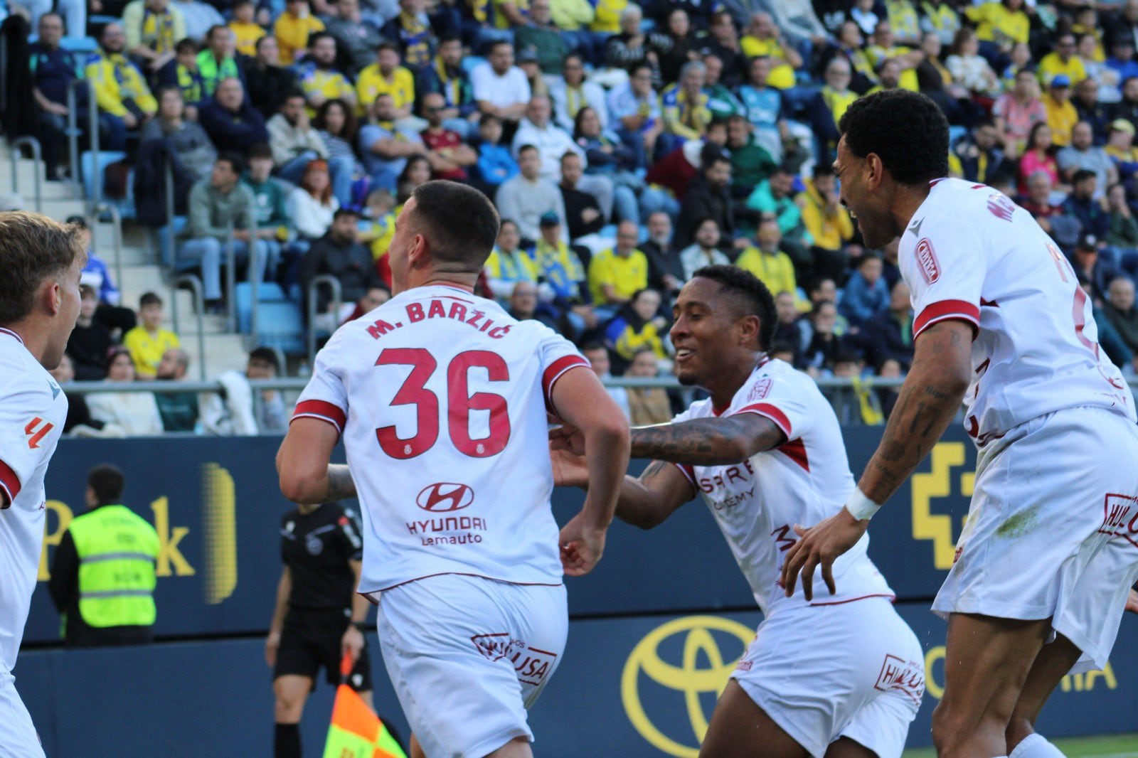Barzic celebra su gol en Cádiz.