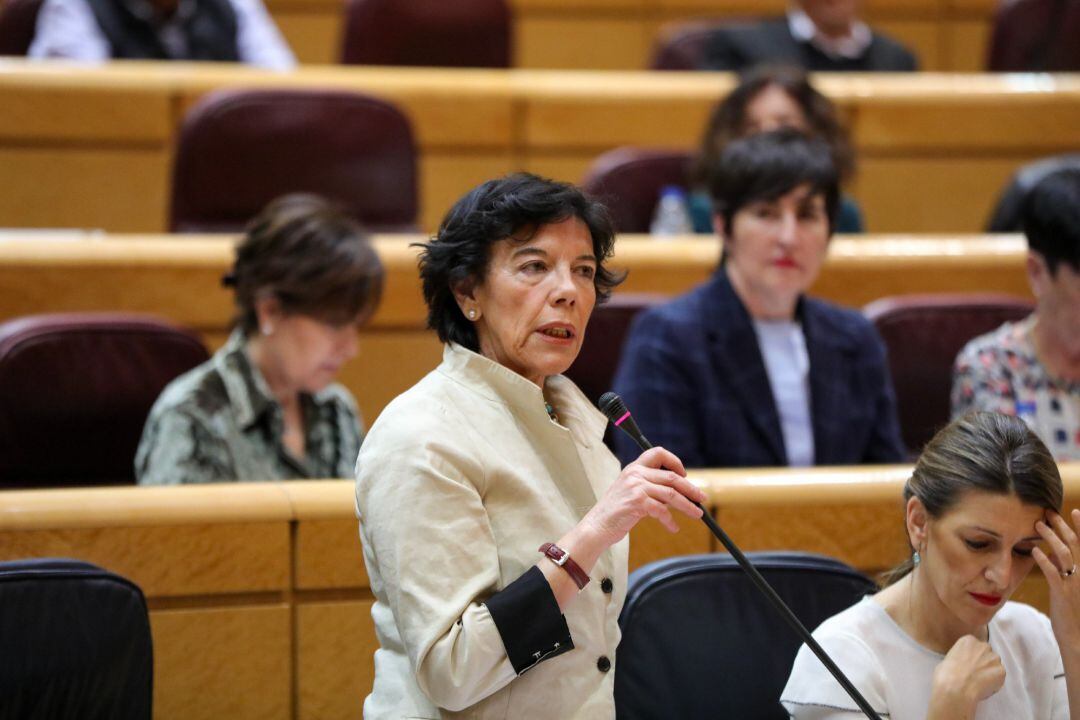 La ministra de Educación y Formación Profesional, Isabel Celaá, interviene durante la primera sesión de control al Gobierno en el Senado