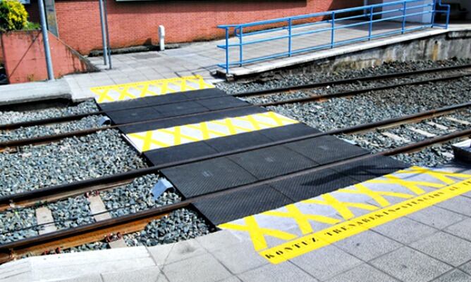 Usurbil cuenta con 8 pasos a nivel en total, algunos de ellos corresponden a pasos entre andenes