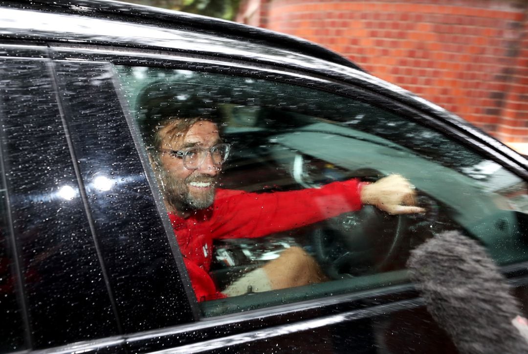 Klopp llega a su casa la noche del jueves tras la celebración de la primera plantilla del Liverpool