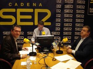Juan Espadas, candidato del Psoe y Juan Ignacio Zoido, por el PP, en el cara a cara, en Radio Sevilla, moderado por Salomón Hachuel