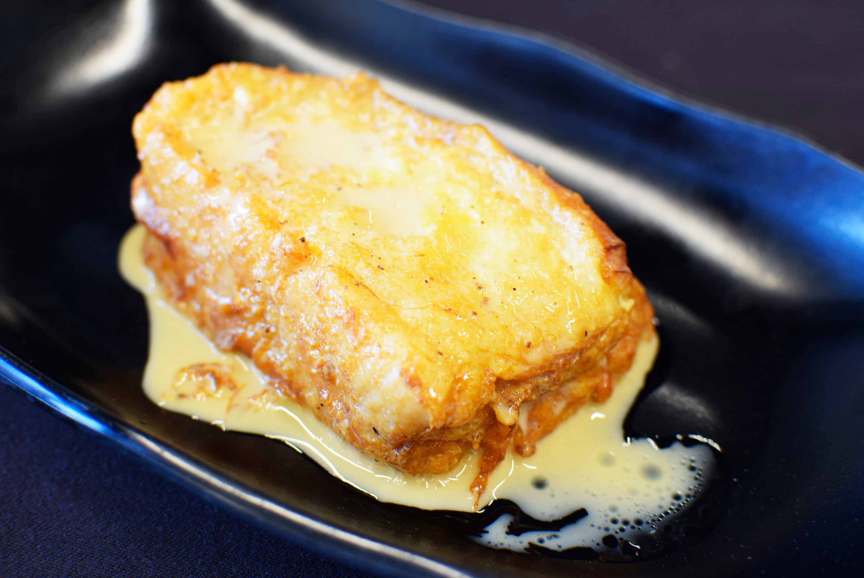 El cocinero Iván Plademunt (El Restaurante Imaginario, Alcalá de henares) ha ganado el premio a la mejor torrija tradicional de Madrid inspirándose en la receta de su suegra.