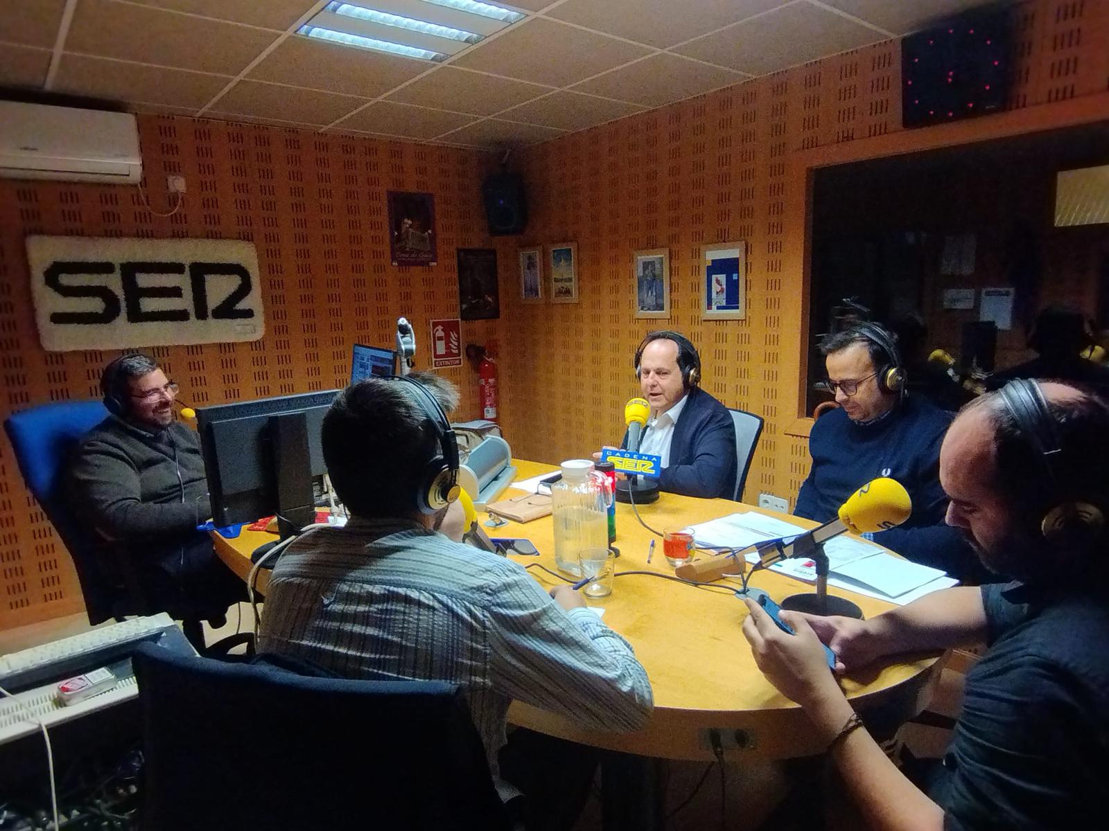 Momento del programa sobre el Kit Digital realizado en los estudios de Ser Norte de Extremadura