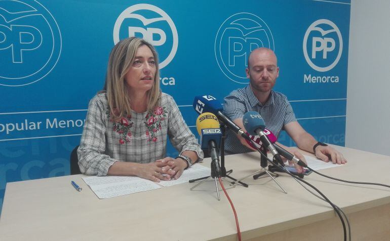 Los consellers del PP critican las obras en la carretera general.