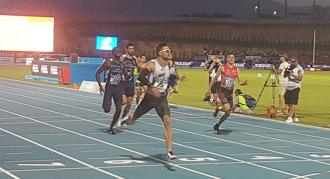 Julio Arenas (d) entró segundo en los campeonatos nacionales celebrados en La Nucía a principios de septiembre, solo por detrás de Oscar Husillos. Ambos compartirán relevo en Doha en el 4x400.