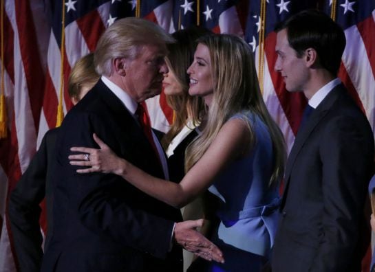 Donald Trump recibe las felicitaciones de su hija Ivanka y el marido de ésta, Jared Kushner.