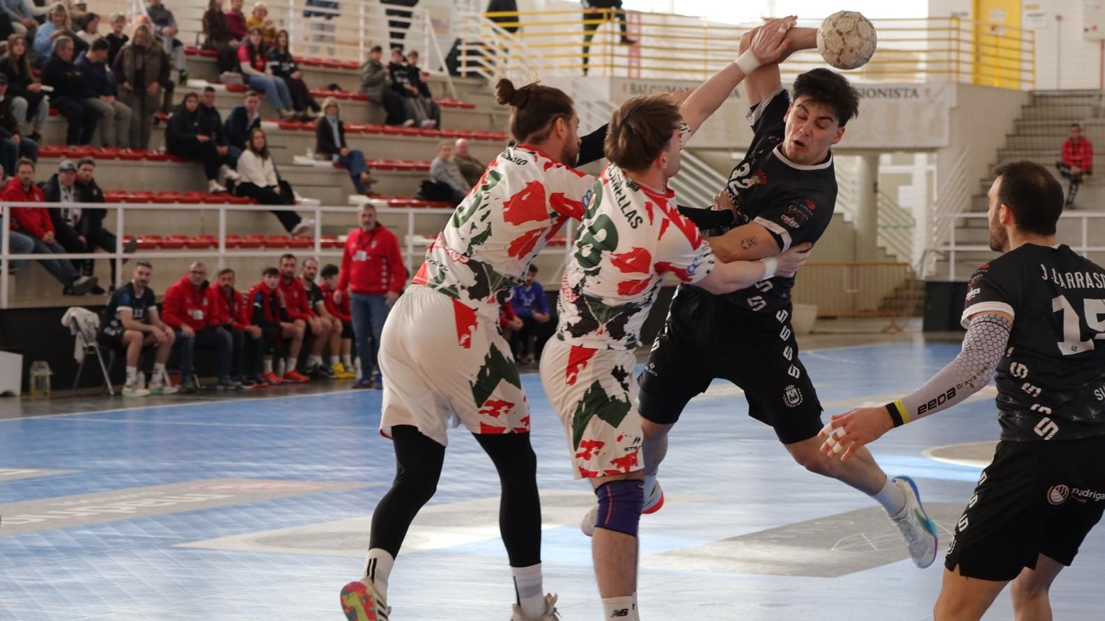 El Elda - C.E.E. tuvo que trabajar su triunfo ante el equipo mallorquín