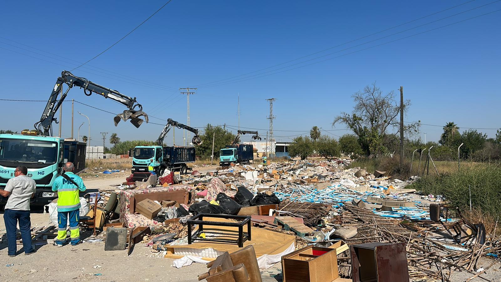 Retirada de escombros en La Azacaya (Murcia)