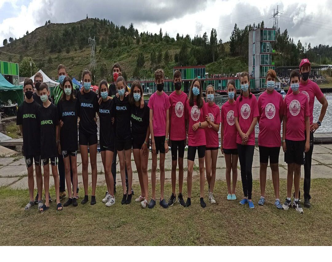 Deportistas Del Fluvial Avión-Castrelo de Miño y Fluvial Allariz participantes en el campeonato