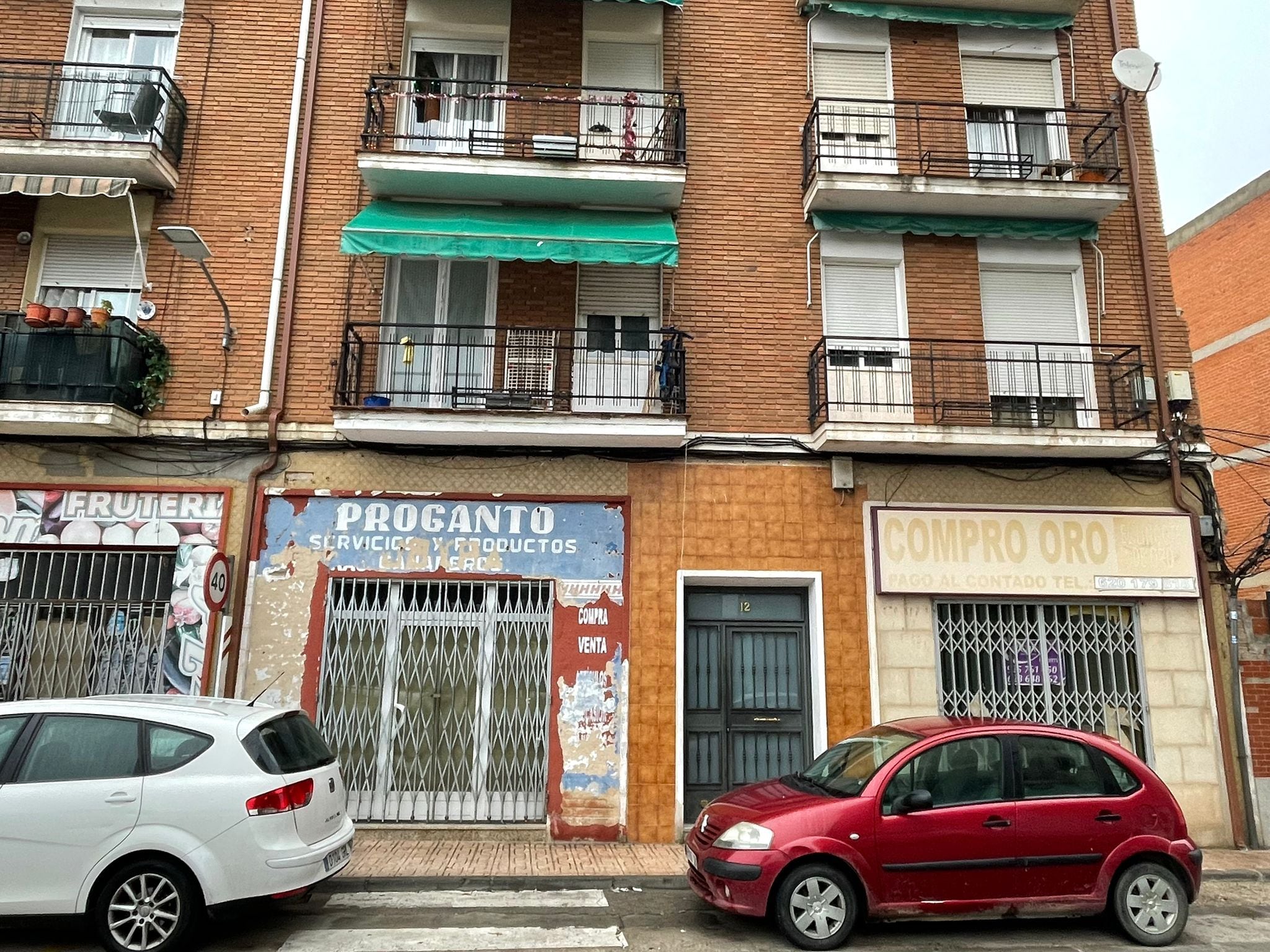 Imagen de la vivienda en la que una mujer de 39 años ha sido asesinada por su actual pareja