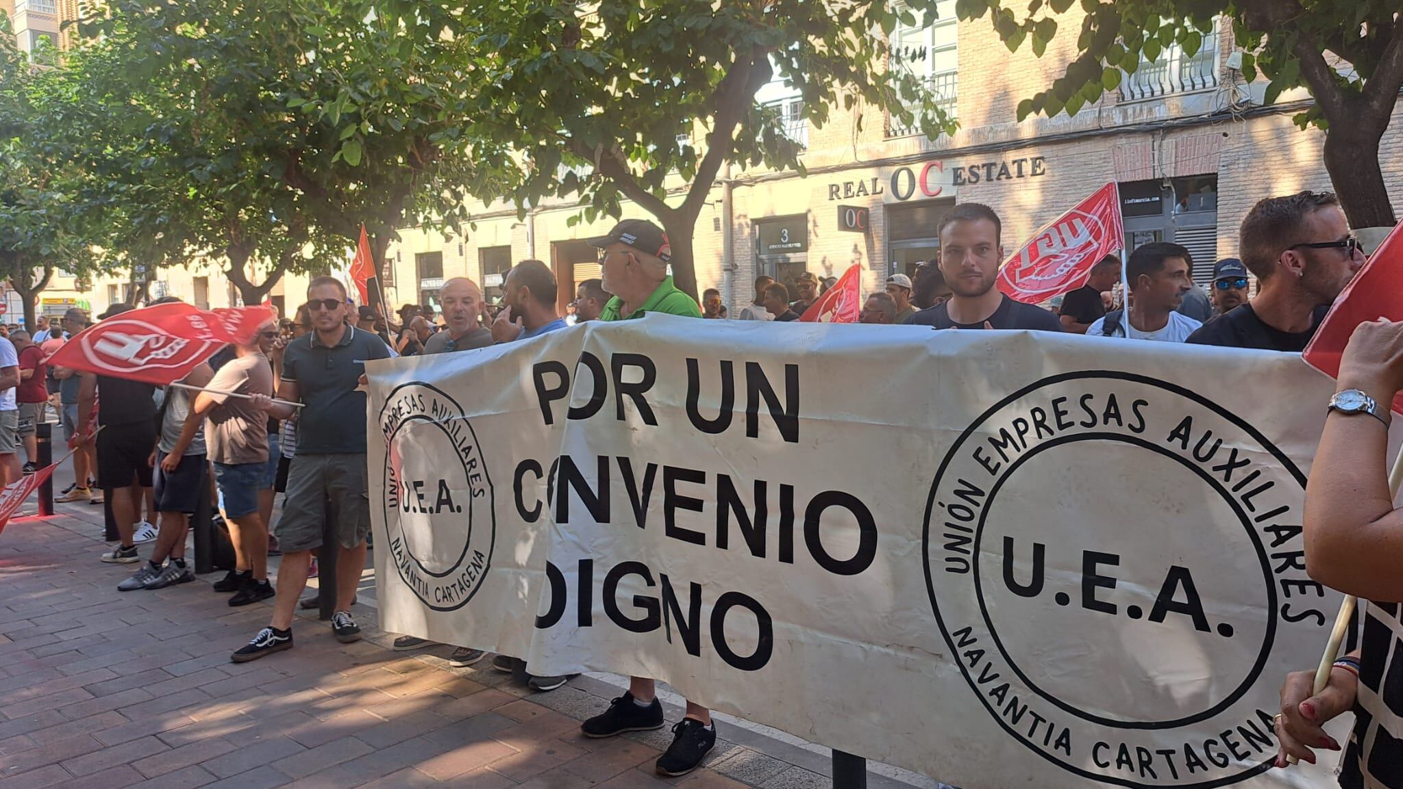 Trabajadores del metal frente al Palacio de San Esteban