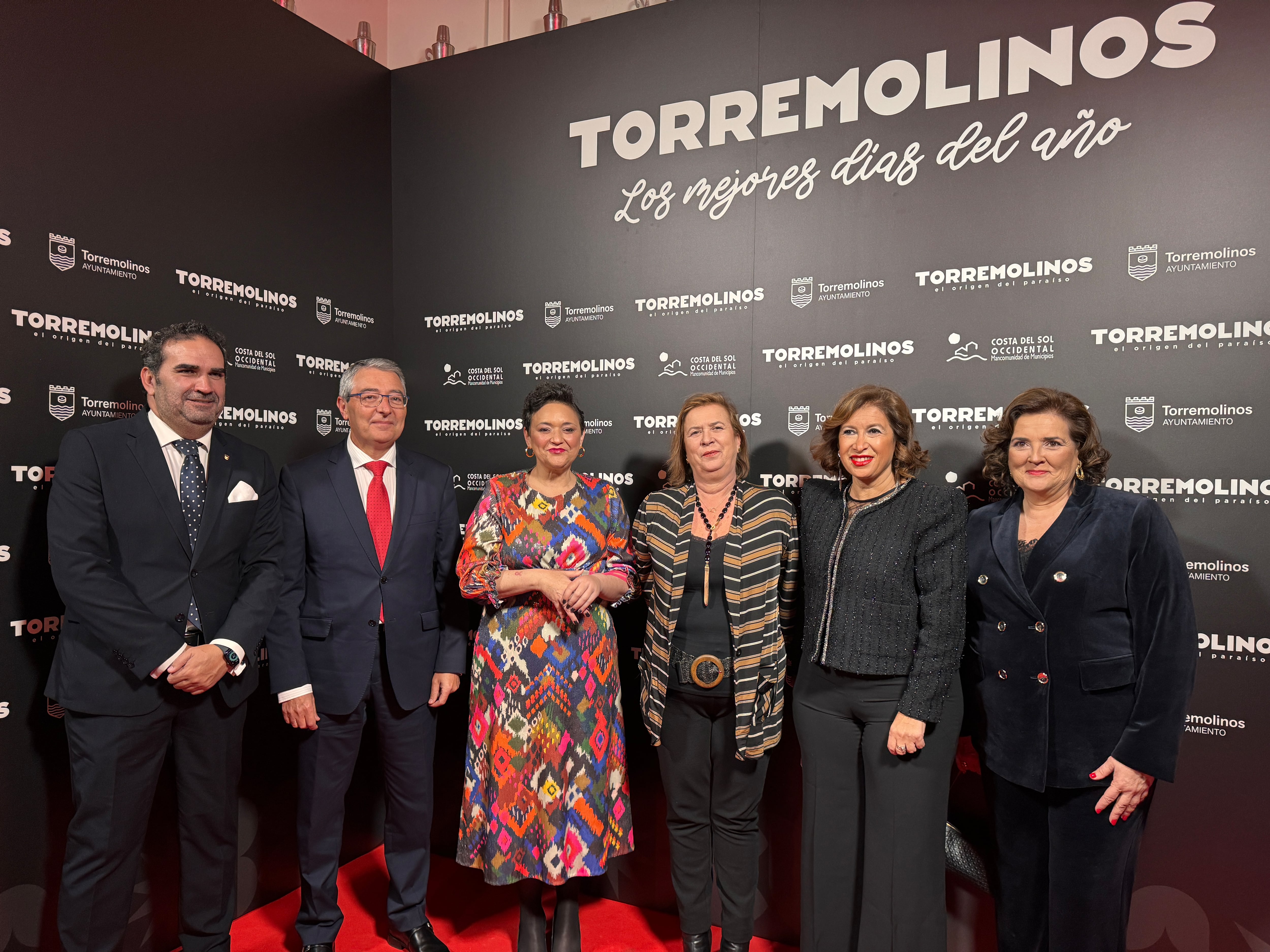 Las autoridades al inicio del acto en el Museo Chicote de Madrid este lunes