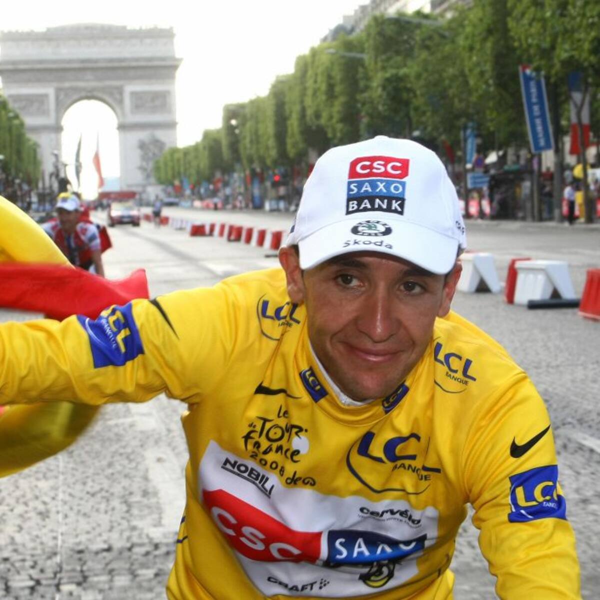 El Barraco homenajea al leganense Carlos Sastre