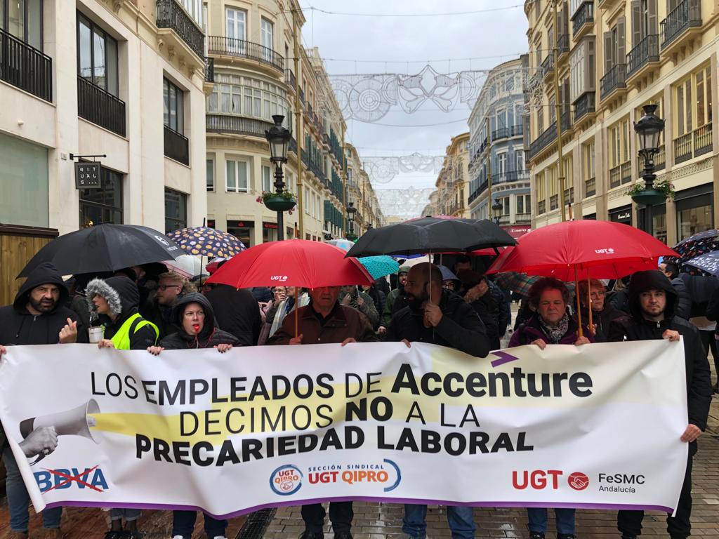 Protesta este martes en calle Larios, junto a la sucursal del BBVA