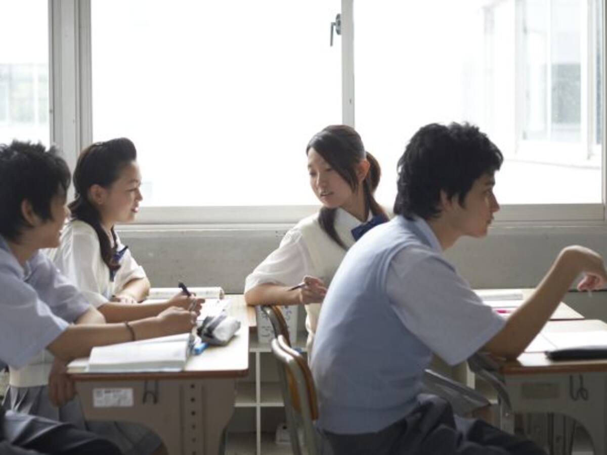 Una adolescente roba 75.000 euros y los reparte entre sus amigos para no ser excluida