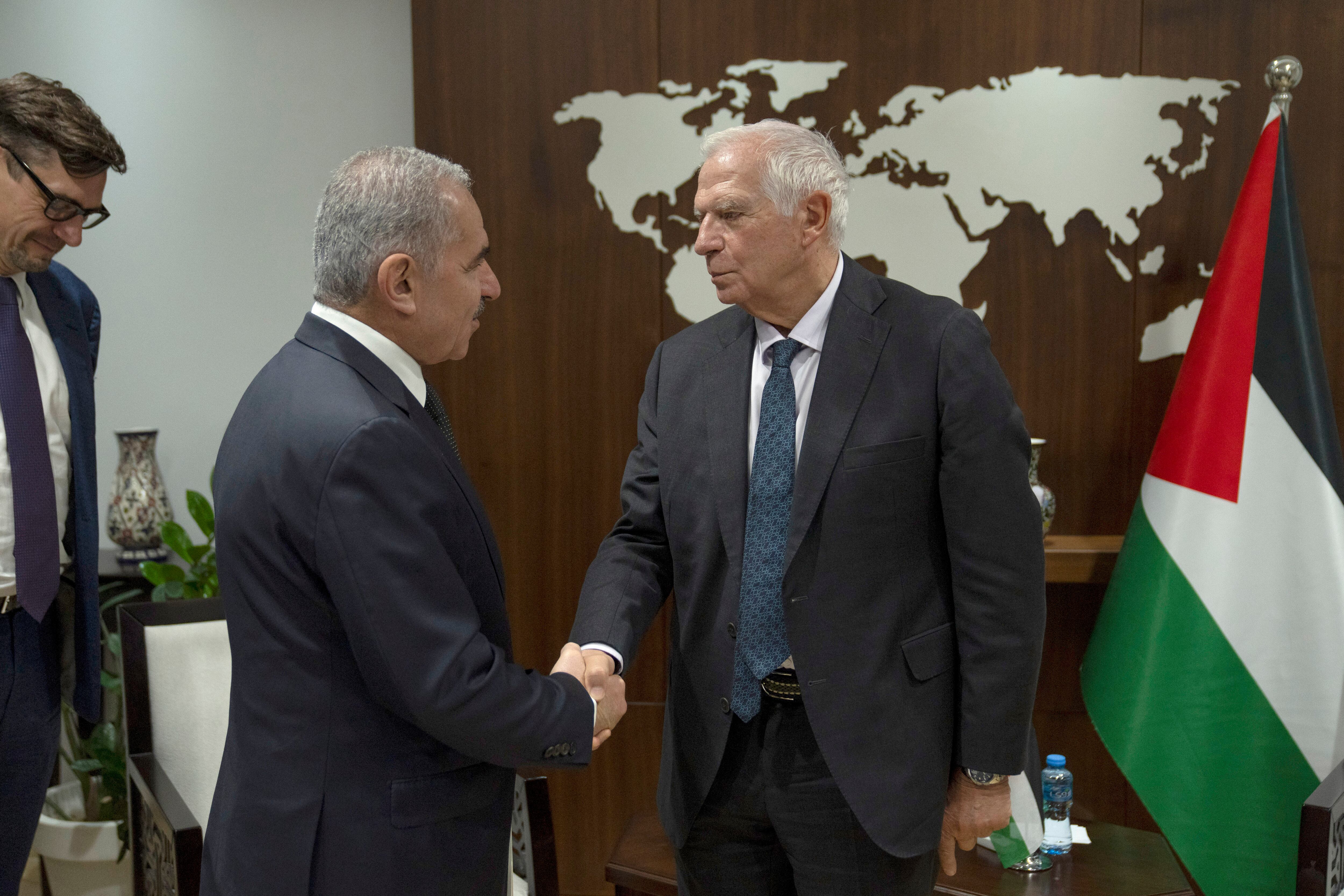 Josep Borrell y Minister Mohammad Shtayyeh en su reunión en Cisjordania