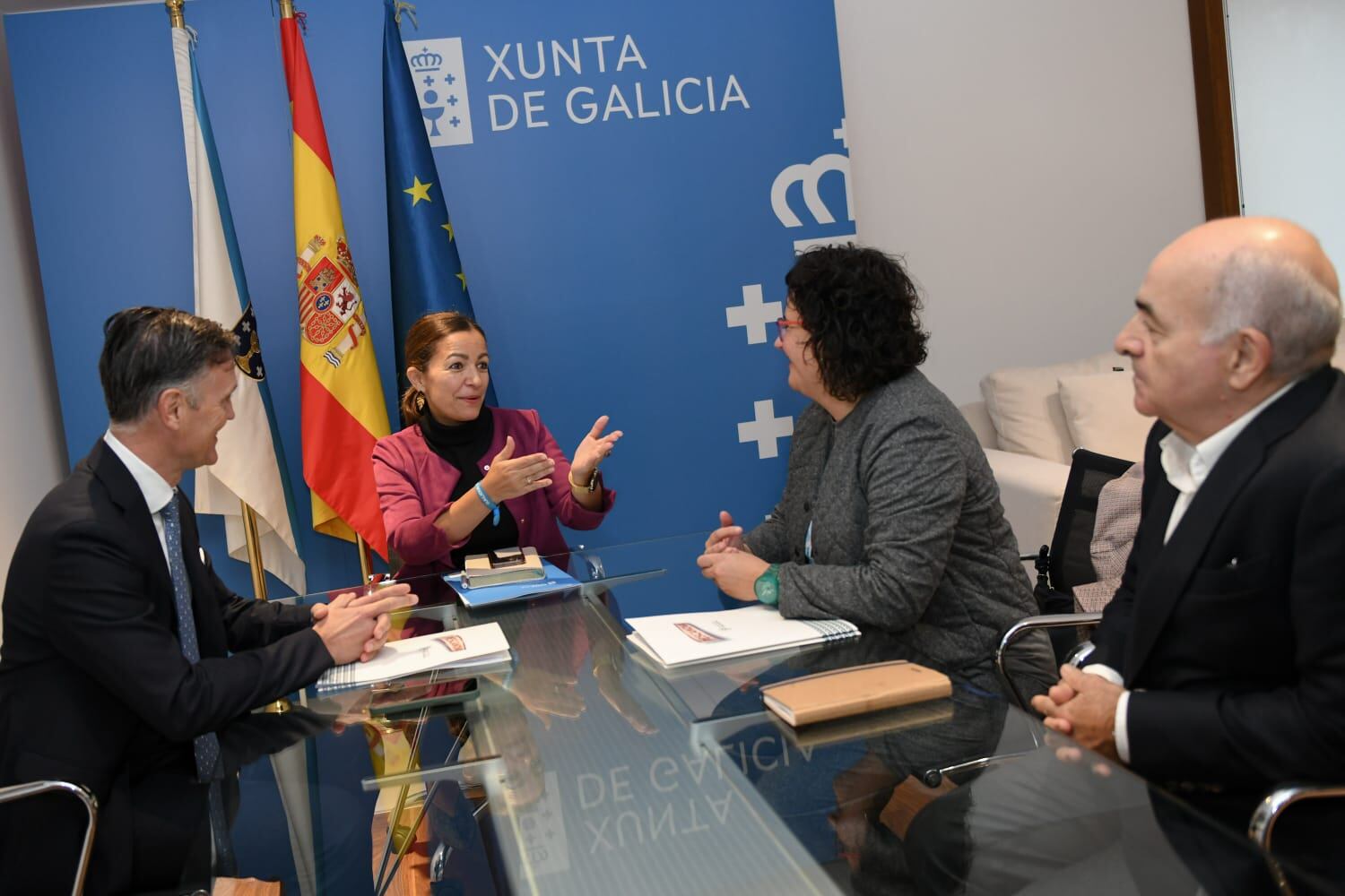 Reunión entre Marta Villaverde, conselleira do Mar, y miembros de Fundación Pescanova