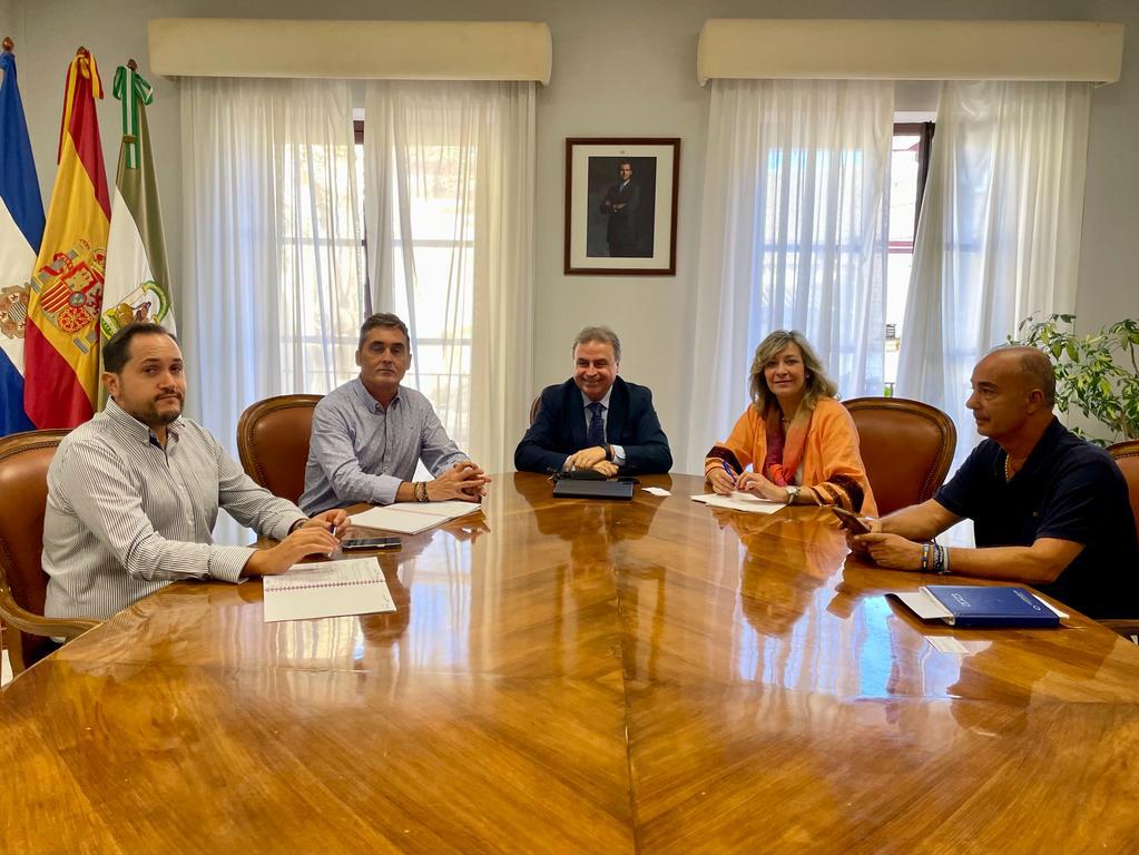 Reunión entre el gobierno local y responsables de Iberia en el Ayuntamiento de Jerez