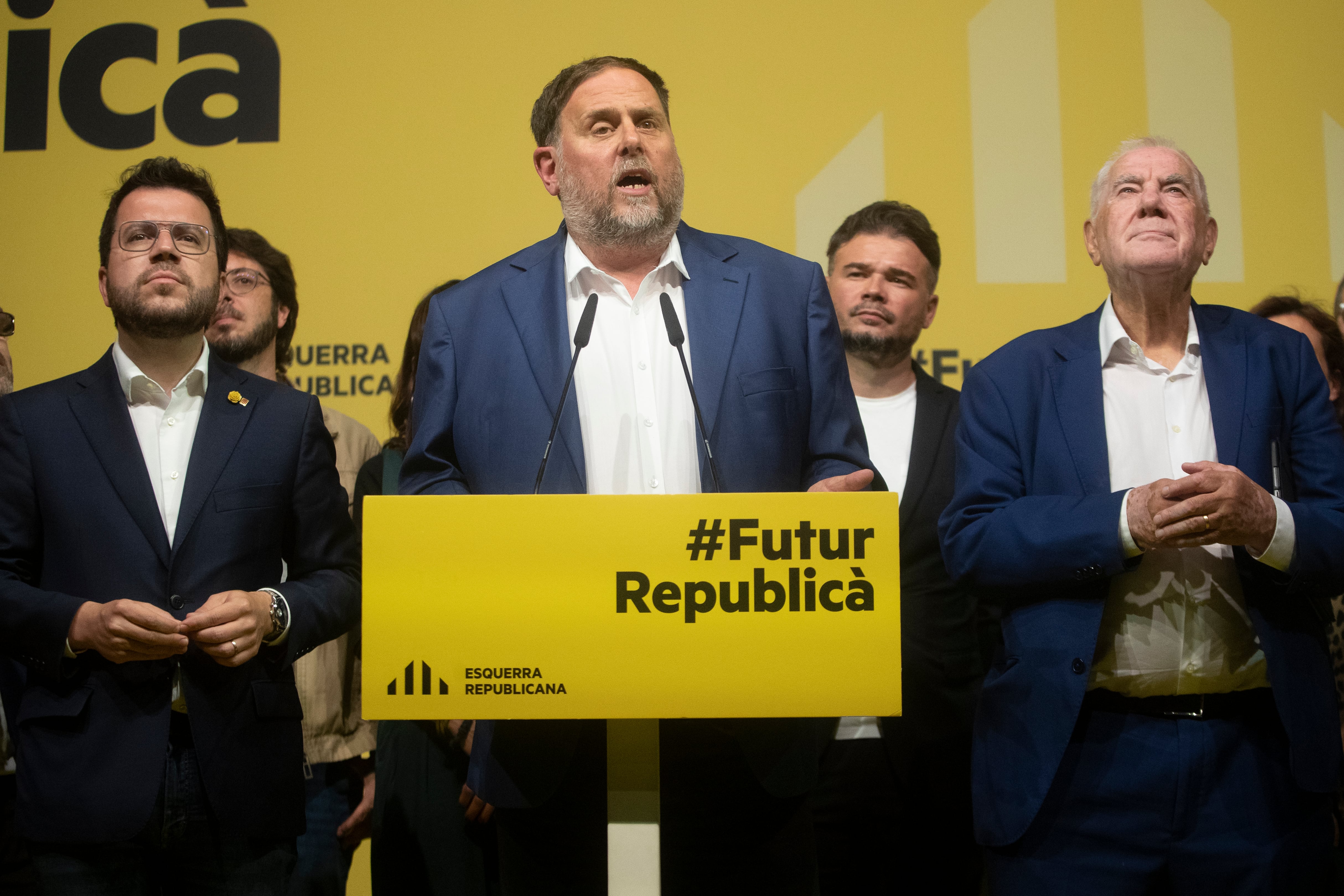 Pere Aragonès, Oriol Junqueras, Gabriel Rufián i Ernest Maragall, durant la nit electoral a l&#039;Estació del Nord