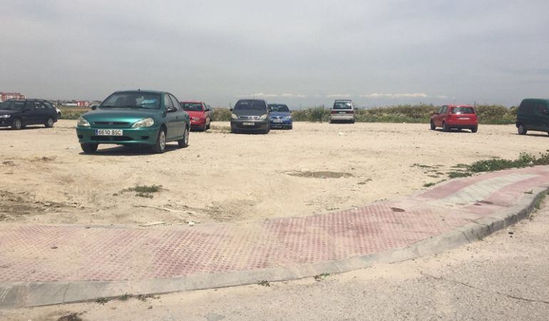 El PP pide se habiliten solares donde aparcan habitualmente vecinos en diferentes barrios. 