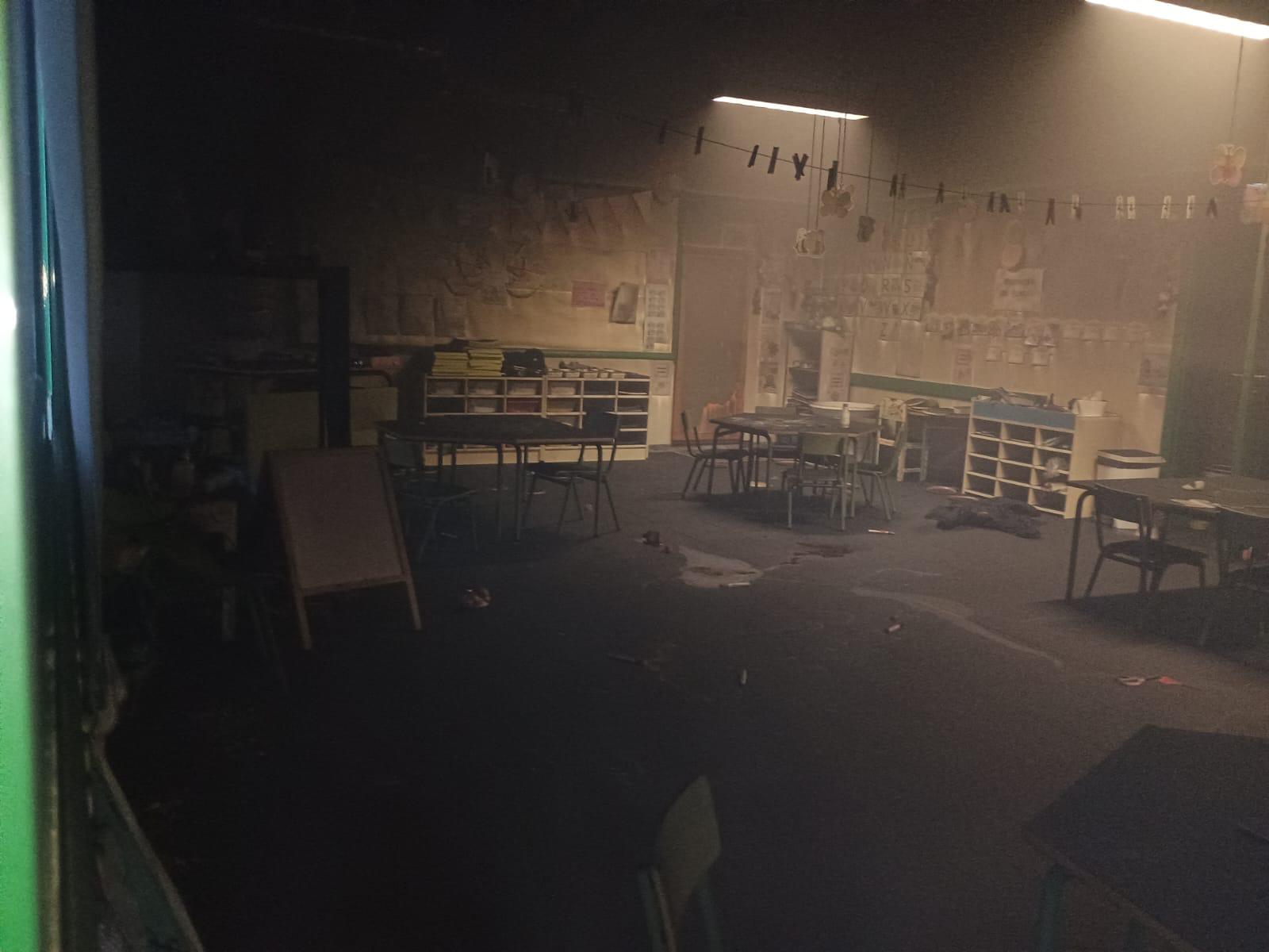 Aula inundada de humo en el CEIP Los Geranios de Arrecife, capital de Lanzarote.