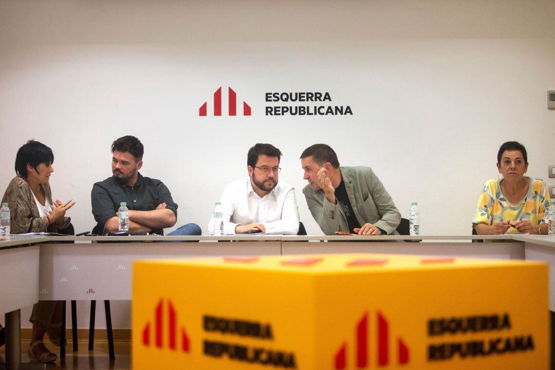 Los responsables de ambas formaciones en la reunión de este viernes en Barcelona