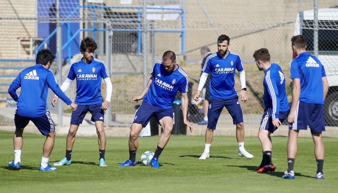 Primer entrenamiento por grupos del Real Zaragoza