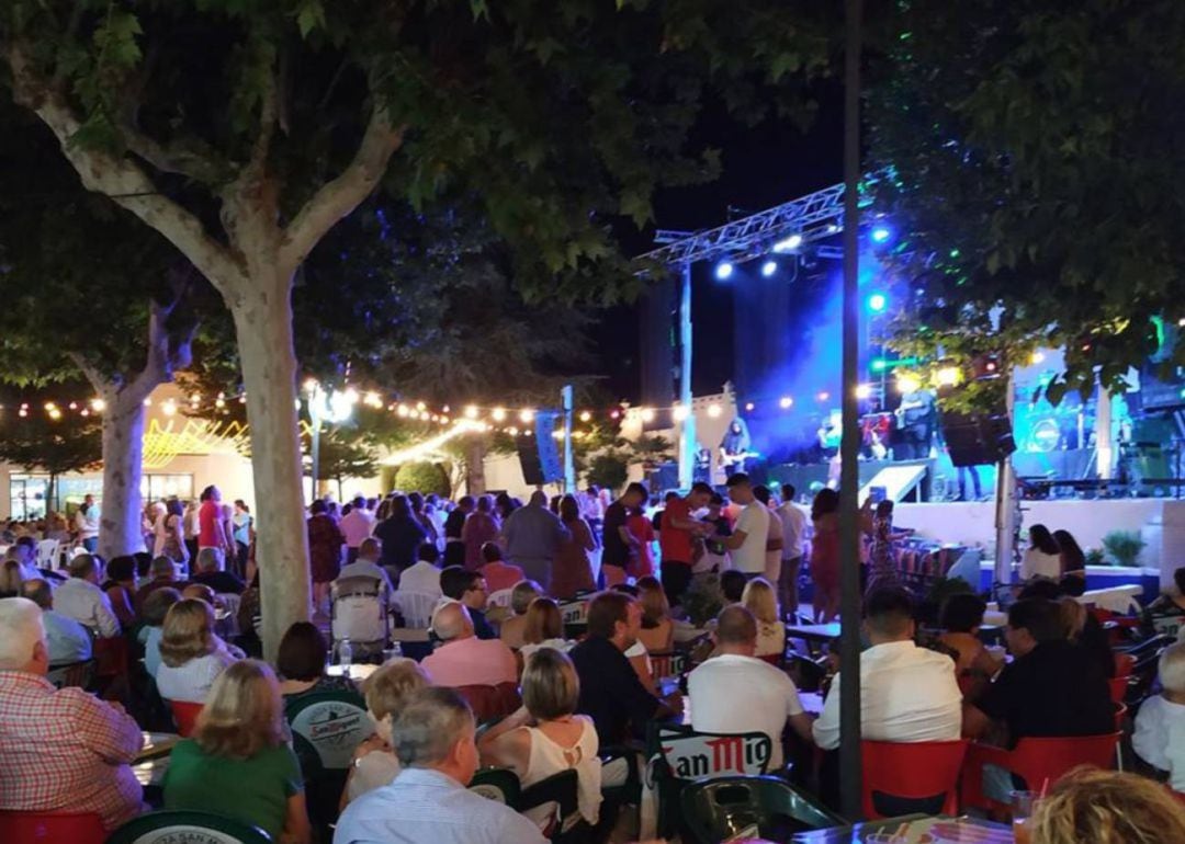 Fiestas de la localidad en una imagen de archivo