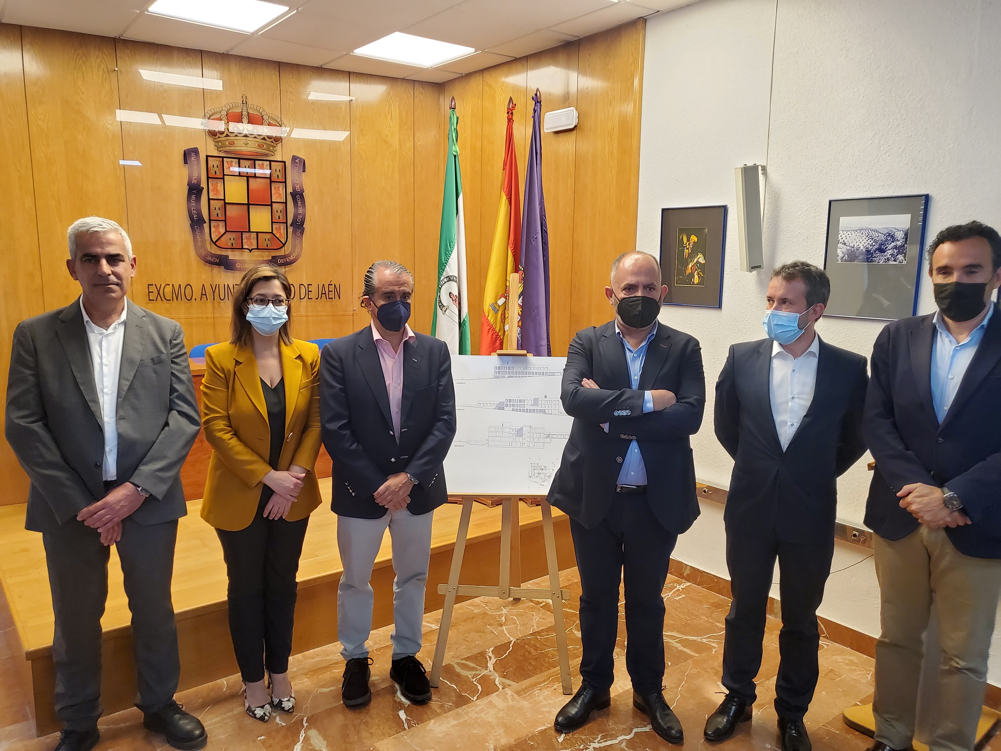 Personalidades de la política y empresariales durante el acto de presentación del nuevo Hospital para Jaén