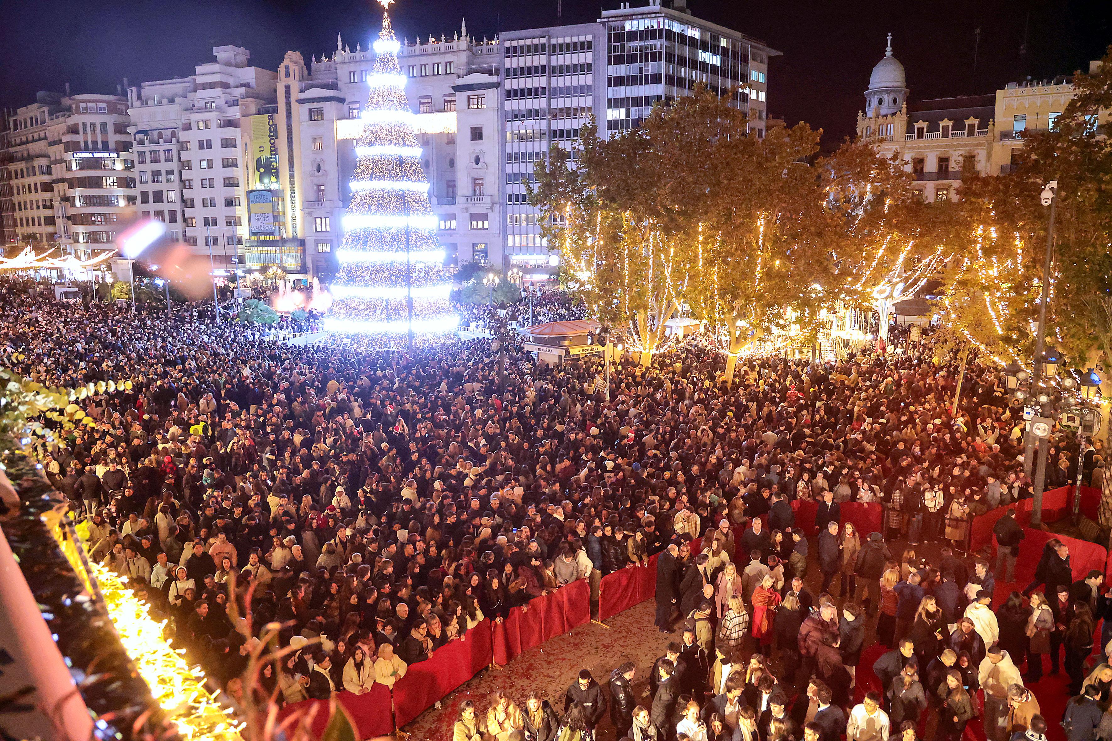Encendido de luces en la Plaza del Ayuntamiento de València