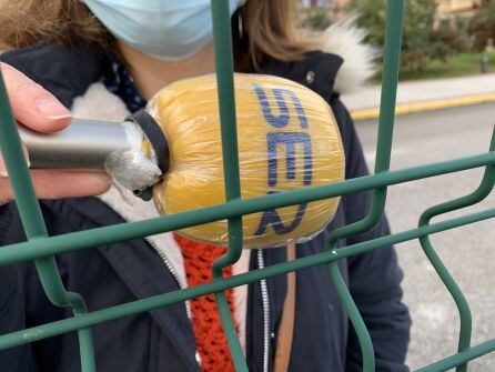 Una de las trabajadoras de la residencia que acudió a vacunarse